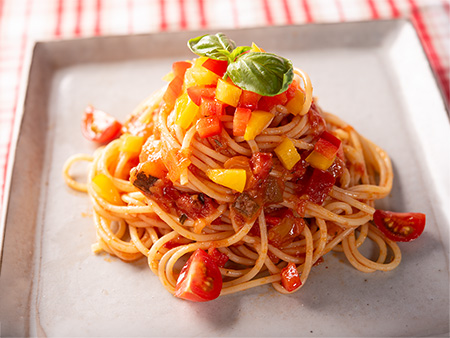 夏野菜のパスタ（パスタソース ガーリック&トマト）（国産小麦に