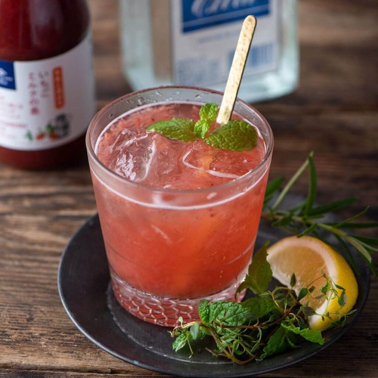 カクテルで家飲みを楽しむ！ストロベリー ジンフィズ（いちごミルクの素） 久世福商店・サンクゼール 公式オンラインショップ