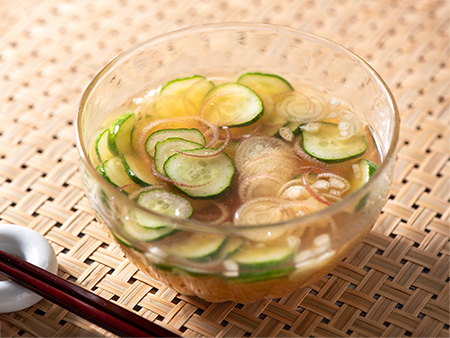 水出しで簡単！冷やし味噌汁（旨味豊かな昆布だし） | 久世福商店
