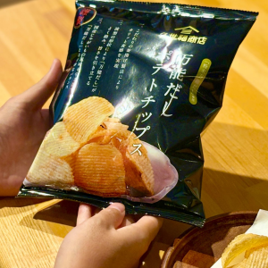 だしバイヤーが作る「万能だしポテトチップス」デビュー！開発秘話を聞きました。