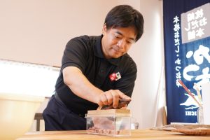 全国の誇り高き作り手をご紹介。素材の、うまみ引き立つ。毎日だしをつくる「中原水産」
