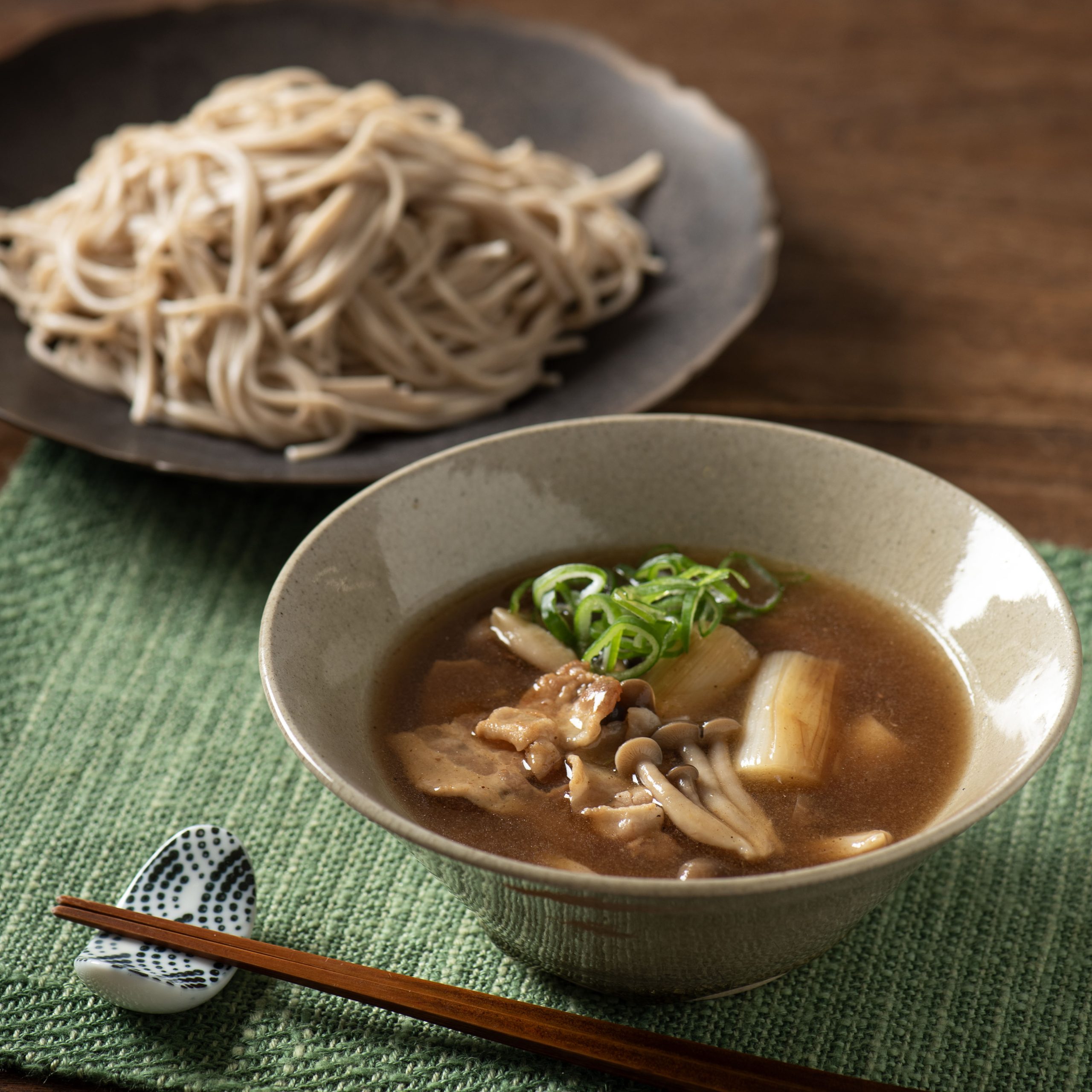 焼きねぎと豚バラのとろみつけ蕎麦（粉末万能だし） | 久世福商店 