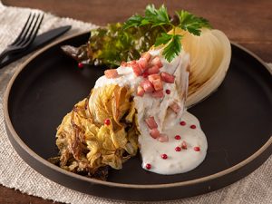 焼き白菜のヨーグルトレモンソースかけ（発酵塩レモンドレッシング）