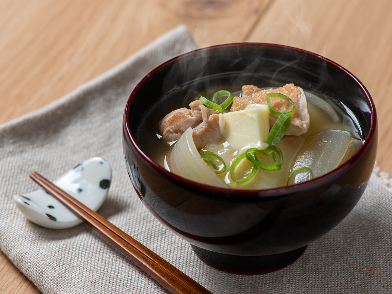 鶏とじゃがバタお味噌汁